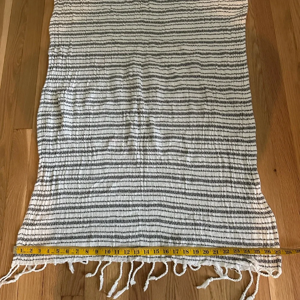 Minimalist Neutral Hand-Loomed Cotton Gray/White Tassel Throw 27.5” x 72” Gute